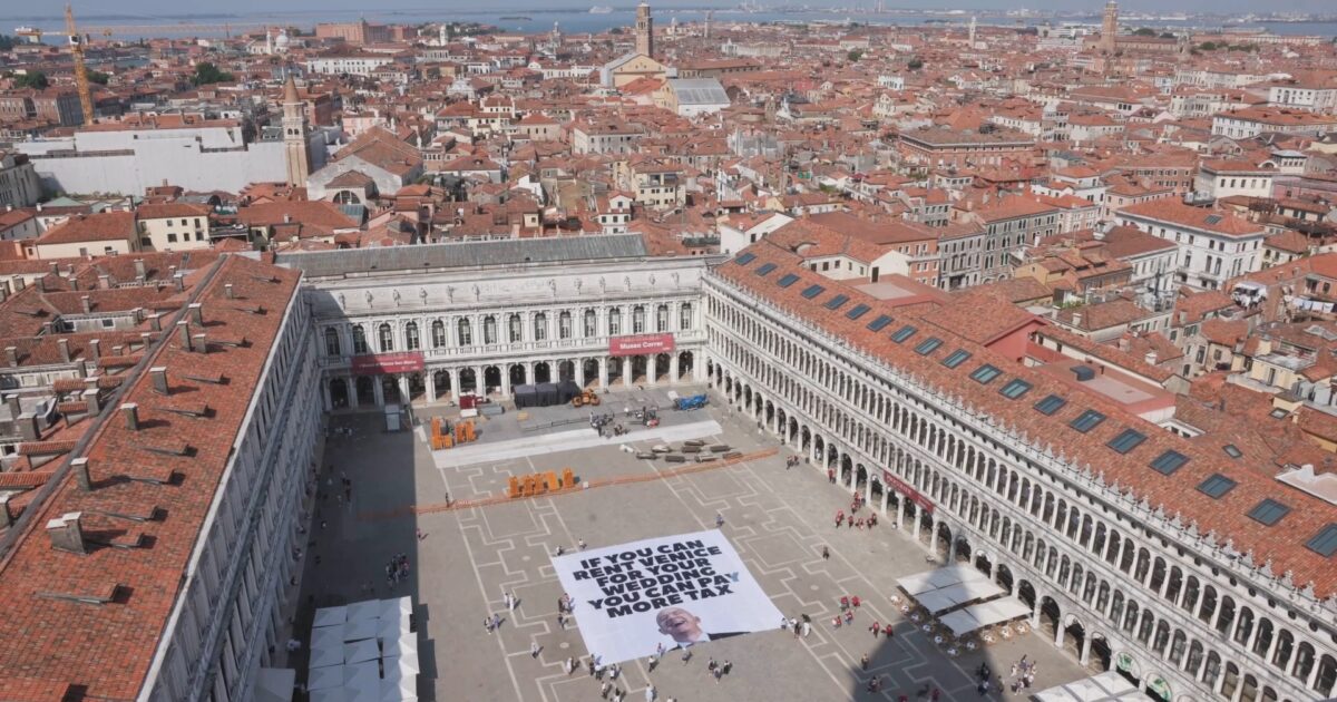 “Venezia svenduta ai ricchi”, “Falso, ritorno d’immagine da 2 miliardi e mezzo”: le nozze vip di Jeff Bezos infiammano il dibattito politico “Venezia svenduta ai ricchi”, “Falso, ritorno d’immagine da 2 miliardi e mezzo”: le nozze vip di Jeff Bezos infiammano il dibattito politico