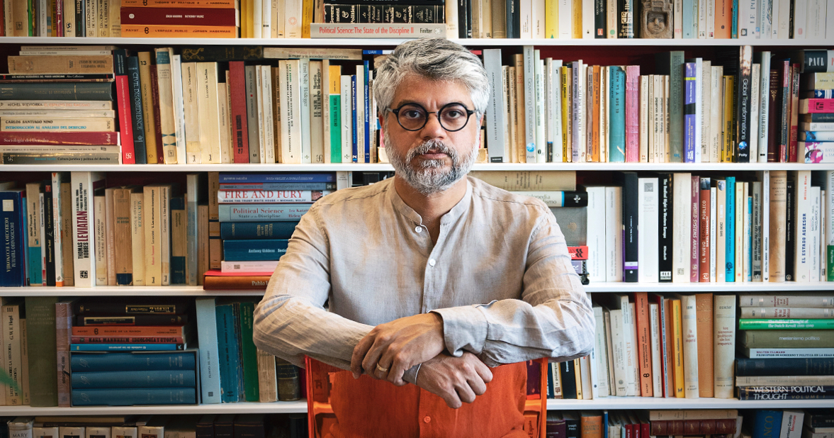 Iran, lo scrittore Tolouei: “Diffido delle ingerenze. Se qualcuno interviene da fuori, la gente ne paga il prezzo” Iran, lo scrittore Tolouei: “Diffido delle ingerenze. Se qualcuno interviene da fuori, la gente ne paga il prezzo”