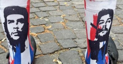 Copertina di Beppe Sala in bici da Milano a Zoagli: 210 chilometri con i calzini di Che Guevara