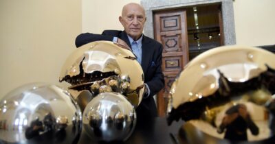 Copertina di Arnaldo Pomodoro, il maestro delle alte “Sfere”