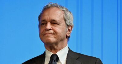 Copertina di Mentana sibillino lancia messaggi di possibile addio