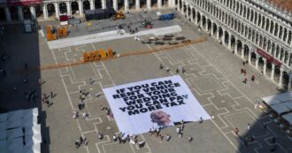 La protesta contro Bezos è giusta: ormai nello spazio urbano ogni presenza non commerciale è un intralcio
