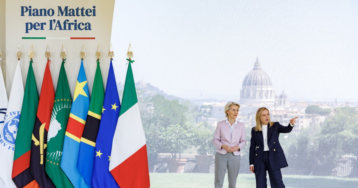lo chiamano piano mattei ma funziona cos236 l8217europa paga l8217italia firma e si scatta un selfie