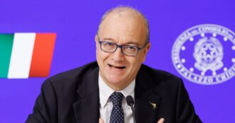 Copertina di “Niente educazione sessuale a scuola senza il consenso scritto dei genitori”: il ddl Valditara scatena le opposizioni