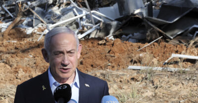 Copertina di Trump a Netanyahu: “Basta bombe”. A fine giornata il premier esulta: "Vittoria che durerà per generazioni". L'Iran: "Finita la guerra"