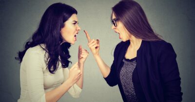 Copertina di “Mia madre dice che dobbiamo condividere gli asciugamani in famiglia, ma lo trovo disgustoso. Faccio bene a protestare?”: il botta e risposta sul Guardian
