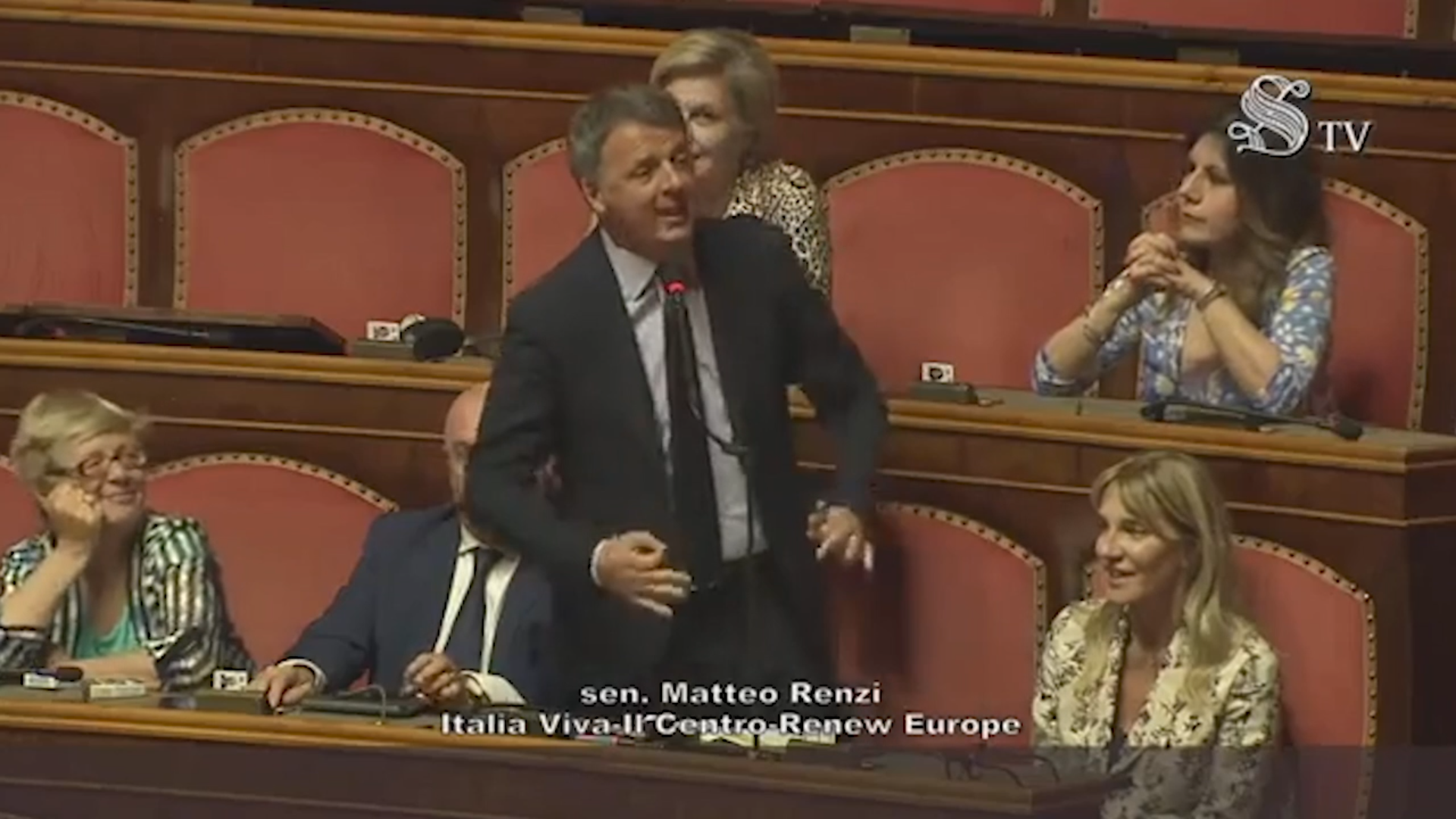 Renzi sfotte Tajani: “Porta sfortuna, non ne imbrocca una. Appena dice che va tutto bene, in Medio Oriente si bombardano” Renzi sfotte Tajani: “Porta sfortuna, non ne imbrocca una. Appena dice che va tutto bene, in Medio Oriente si bombardano”