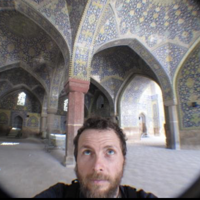 “Il popolo iraniano merita la pace e un futuro di libertà, come  la gente che vive studia, lavora, ama e spera”: l’appello di Lorenzo Jovanotti