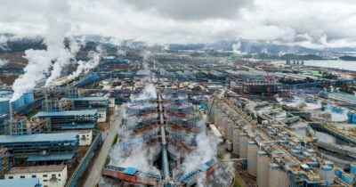 Copertina di La fabbrica di batterie per auto elettriche che rischia di distruggere il popolo incontattato in Indonesia