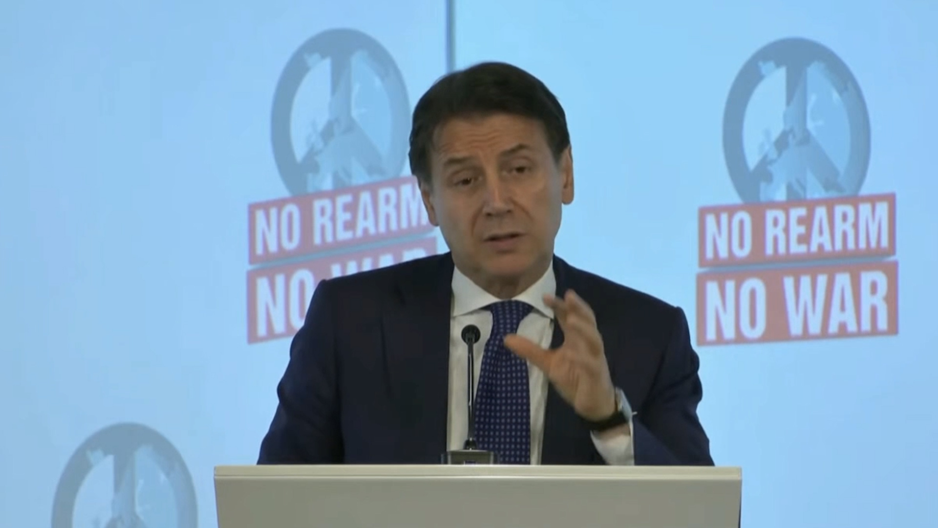 Conte all’Aja: “Quando ci chiederanno dove eravamo quando è iniziata la guerra diremo che ci stavamo battendo per la pace”