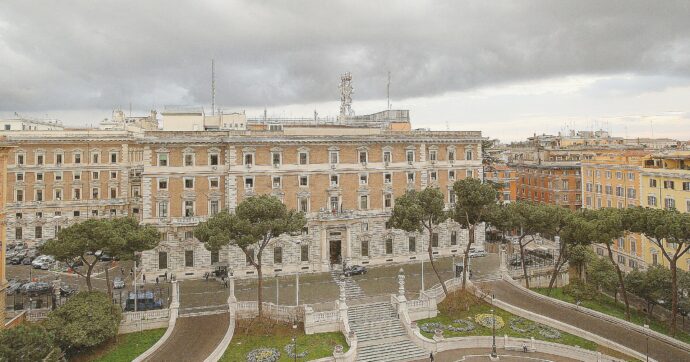 “Problemi di liquidità”: meno soldi ai Comuni