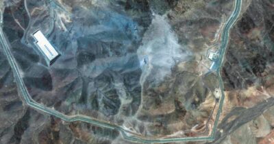 Copertina di Il Mossad, tra minacce e infiltrati (col cruccio dei 400 kg di uranio)