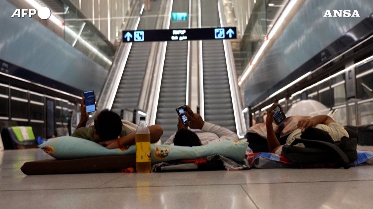 israele iran le stazioni della metro e i parcheggi sotterranei di tel aviv diventano rifugi