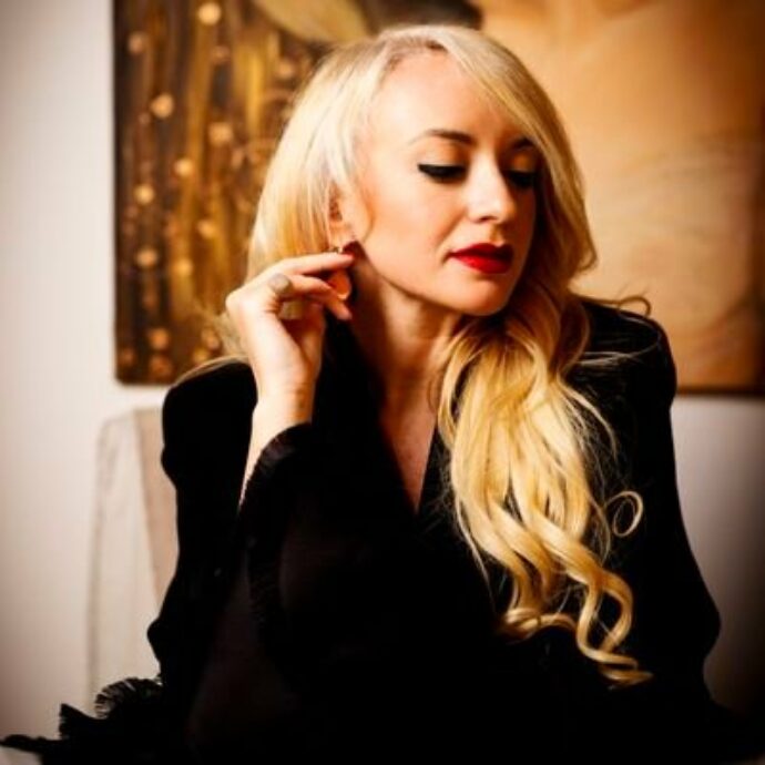 “Mia nonna ha 91 anni e cerca ancora sua madre”: il libro di Melania Petriello dà voce ai figli dell’anonimato e alle loro battaglie