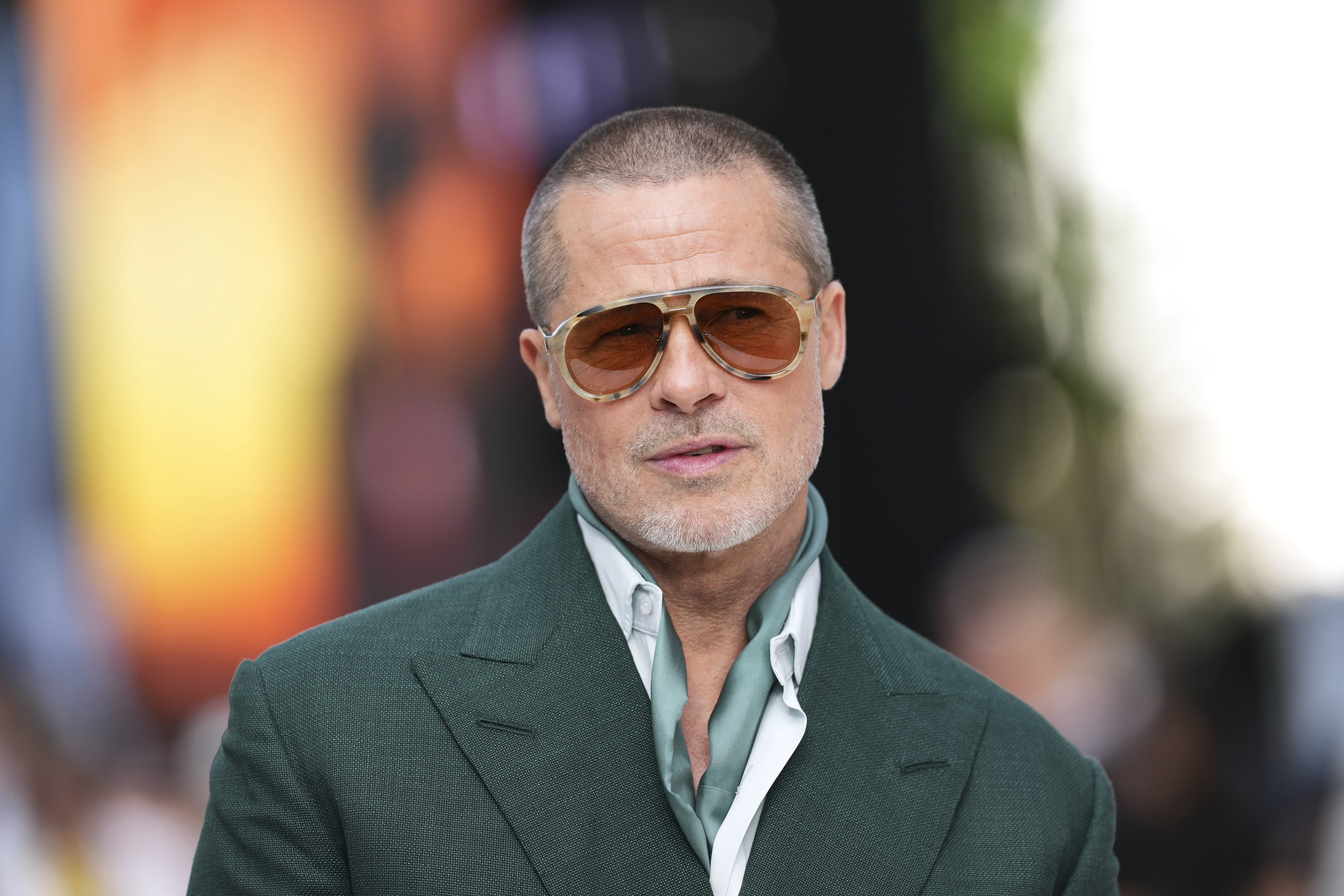 “Dopo il divorzio ero in ginocchio e avevo bisogno di un reboot. Le riunioni dagli Alcolisti Anonimi sono stati speciali”: la confessione di Brad Pitt “Dopo il divorzio ero in ginocchio e avevo bisogno di un reboot. Le riunioni dagli Alcolisti Anonimi sono stati speciali”: la confessione di Brad Pitt