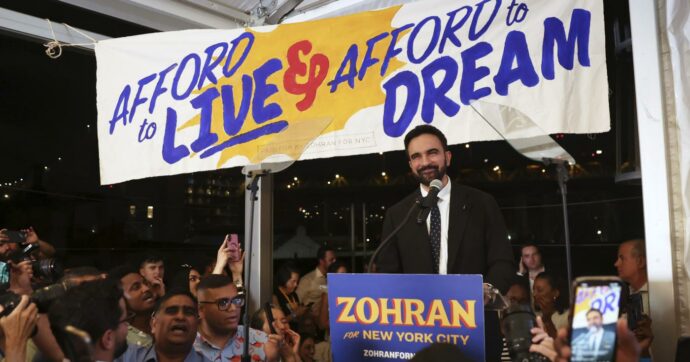 Trump attacca Zohran Mamdani, il vincitore delle primarie dem a New York: “È un pazzo comunista”