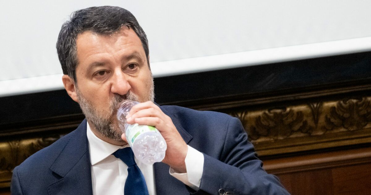 Salvini: “Rivedere il reato di tortura, la Penitenziaria deve poter lavorare”. Opposizioni in rivolta, fredda anche Fi Salvini: “Rivedere il reato di tortura, la Penitenziaria deve poter lavorare”. Opposizioni in rivolta, fredda anche Fi