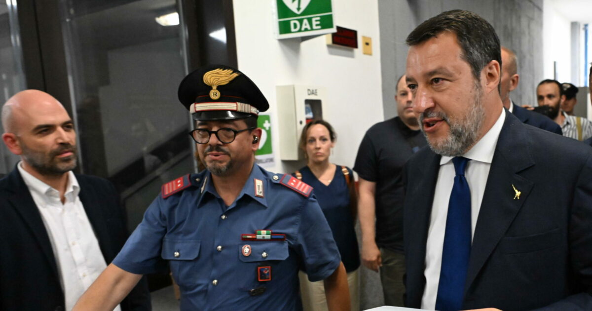 Salvini e Saviano faccia a faccia in tribunale. Il ministro: “Gli ho stretto la mano e lui mi ha detto ‘Vergognati Salvini e Saviano faccia a faccia in tribunale. Il ministro: “Gli ho stretto la mano e lui mi ha detto ‘Vergognati