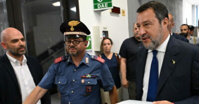 Copertina di Salvini e Saviano faccia a faccia in tribunale. Il ministro: “Gli ho stretto la mano e lui mi ha detto ‘Vergognati'”