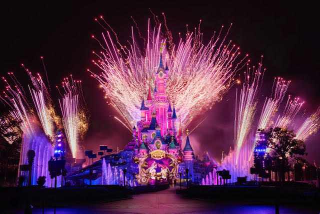 Treni, castelli e magia: viaggio con famiglia a Disneyland Paris tra emozioni, gadget e nuove aree dedicate a Frozen e Il Re Leone Treni, castelli e magia: viaggio con famiglia a Disneyland Paris tra emozioni, gadget e nuove aree dedicate a Frozen e Il Re Leone