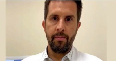 Copertina di Primario muore per tumore a 45 anni, insulti no vax per Gabriele Molteni