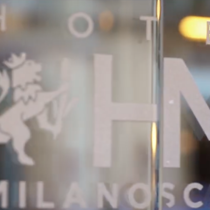 L’Hotel Milano Scala chiude all’improvviso: aveva vinto “Quattro Hotel” di Bruno Barbieri. I sindacati: “30 dipendenti a casa, è inaccettabile”