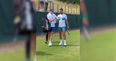 Copertina di Sorrisi tra Jannik Sinner e Novak Djokovic a Wimbledon: l’allenamento e la stretta di mano – Video