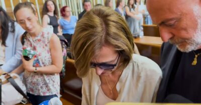 Copertina di Femminicidio Tramontano, le lacrime dei genitori di Giulia dopo la condanna di Impagnatiello – Video