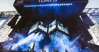 Copertina di L’improbabile colonna sonora del concerto dei Linkin Park: a Milano parte La solitudine di Laura Pausini. E lei reagisce così – Video