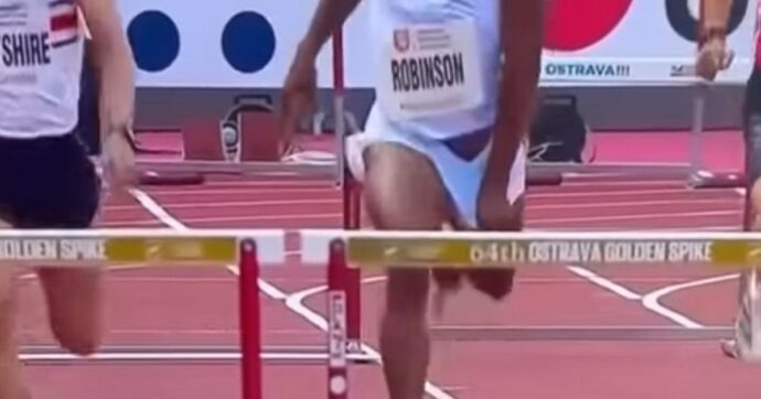 Chi è Chris Robinson, l’atleta virale sui social per aver vinto i 400 ostacoli nonostante la “fuga” delle parti intime