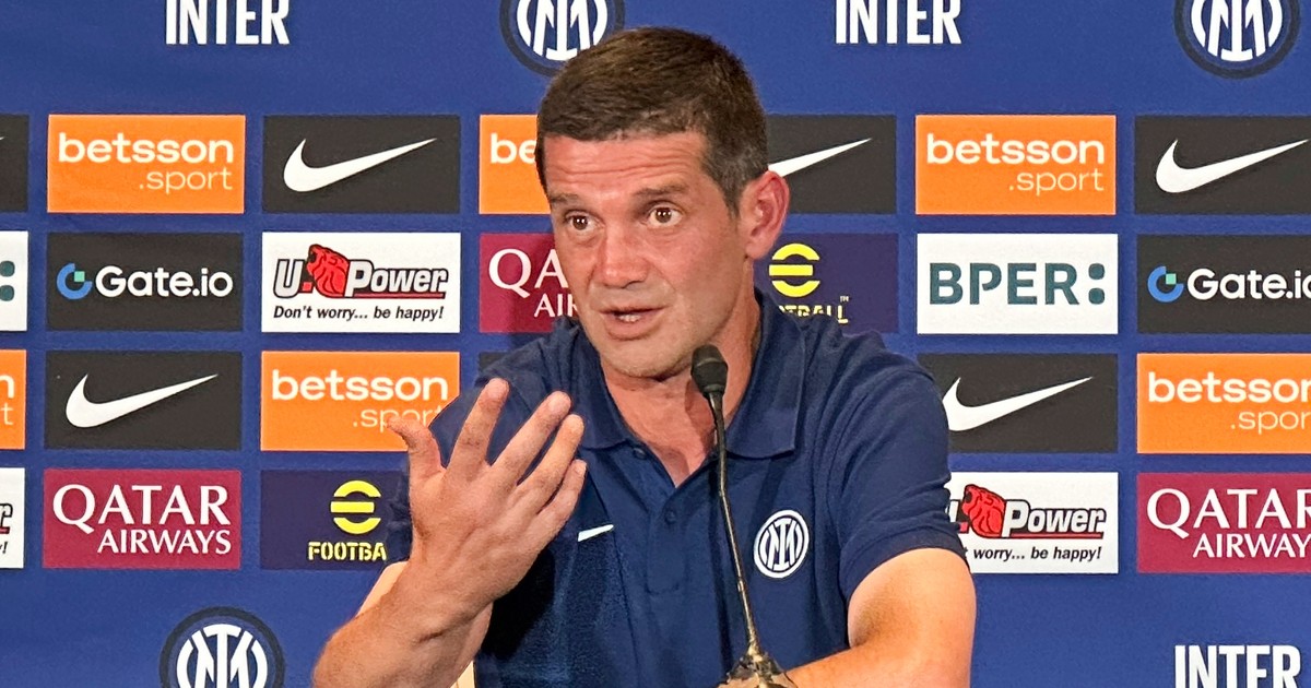 Chivu durissimo in conferenza stampa: “A volte bisogna mangiare un po’ di m*rda. Dimenticare Monaco? Se ne parliamo ancora…” Chivu durissimo in conferenza stampa: “A volte bisogna mangiare un po’ di m*rda. Dimenticare Monaco? Se ne parliamo ancora…”