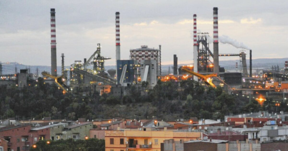 Ilva, si ferma anche l’ultimo altoforno per controlli: produzione azzerata per 96 ore Ilva, si ferma anche l’ultimo altoforno per controlli: produzione azzerata per 96 ore