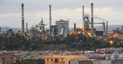 Copertina di Ilva, si ferma anche l’ultimo altoforno per controlli: produzione azzerata per 96 ore