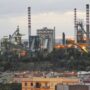 Copertina di Ilva, si ferma anche l’ultimo altoforno per controlli: produzione azzerata per 96 ore