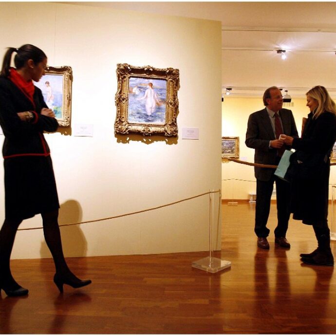 I musei e le opere danneggiate dai visitatori un po’ “cialtroni”: “Il problema sono i cellulari. La soluzione migliore? Distanziatori visibili e allarmi sonori ad alto volume”