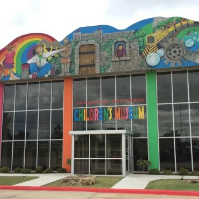 Visita un museo per bambini assieme alla famiglia ma mentre prepara un dolcetto l’attrezzatura esplode: gravi ustioni per un bambino di 4 anni