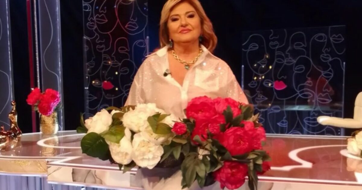 “La parodia che mi hanno fatto? Estrema, col naso adunco e il piedone. Un bambino per strada mi ha consolato. Mia madre si è divertita”: Monica Setta su Giulia Vecchio