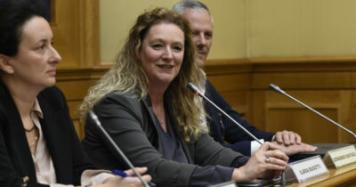 Copertina di Prato, niente domiciliari per la sindaca Pd indagata per corruzione: dopo le dimissioni il gip nega l’arresto