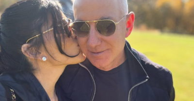 Copertina di Matrimonio Bezos-Sanchez, ecco quando spende il miliardario per affittare L’Arsenale di Venezia: “200 mila euro al giorno, per dieci giorni. Poi l’allestimento…”