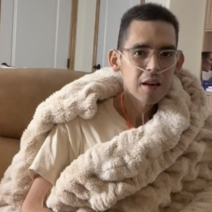 “Ehi, sono io, Tanner Martin. Se stai guardando questo, vuol dire che sono morto”: l’addio dell’influencer, malato di cancro all’intestino al quarto stadio