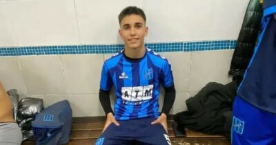 Copertina di “Era qui per un’operazione al ginocchio, aveva il crociato rotto. Poi un medico mi ha detto: è morto”: la tragedia del calciatore 18enne