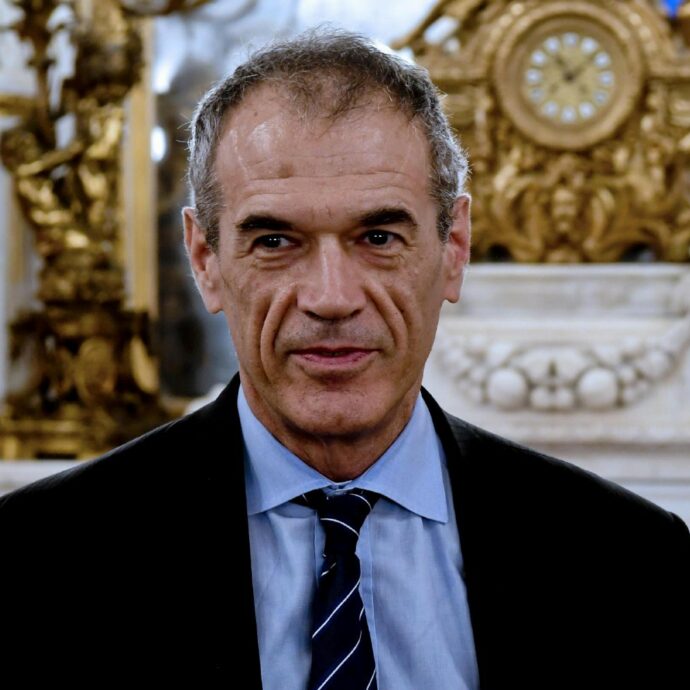 Carlo Cottarelli debutta all’Ariston: “Mi esibirò su Il ragazzo della via Gluck, un brano che mi emoziona molto”