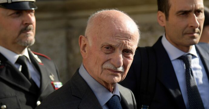 Mario Mori denuncia “Il Fatto” e “Report”  al ministero: “Rivelati dei segreti d’ufficio”