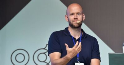 Copertina di Mr. Spotify “finanzia” la guerra:  600 milioni a una start-up che produce droni e aerei