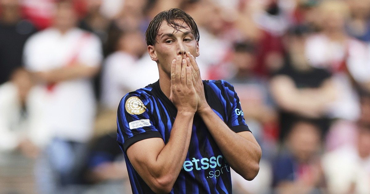 Inter Pio Esposito, adesso che si fa? Le ipotesi sul futuro e il timore di Chivu: “Cerchiamo di non fare errori che abbiamo fatto con altri” Inter Pio Esposito, adesso che si fa? Le ipotesi sul futuro e il timore di Chivu: “Cerchiamo di non fare errori che abbiamo fatto con altri”