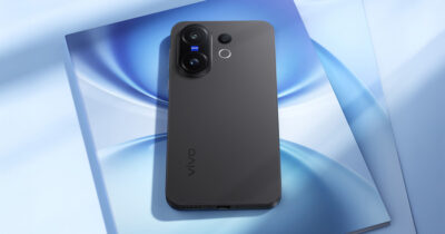 Copertina di Vivo X200 FE: tra i suoi punti forti le fotocamere sviluppate con ZEISS e le dimensioni