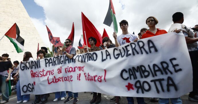 Poliziotti infiltrati in Potere al Popolo: “Scoperti 5 agenti sotto copertura”
