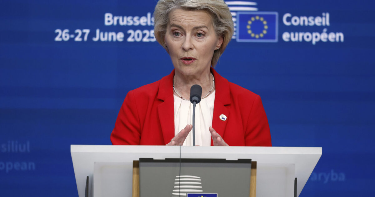Dazi, la Casa Bianca apre a un rinvio e presenta la controproposta all’Ue. Von der Leyen: “Tutte le opzioni sul tavolo” Dazi, la Casa Bianca apre a un rinvio e presenta la controproposta all’Ue. Von der Leyen: “Tutte le opzioni sul tavolo”