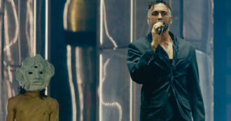 Copertina di “Viva l’amore”: Marco Mengoni “benedice” la proposta di matrimonio allo Stadio Olimpico di Roma – VIDEO