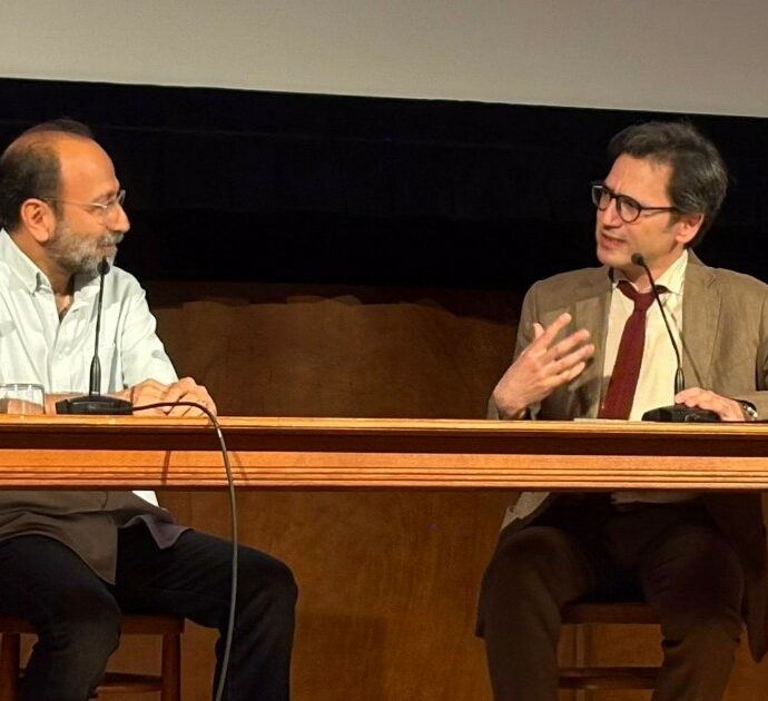 “Non vedo l’ora di filmare le donne senza velo nelle strade di Teheran”, il regista Farhadi a Bologna omaggia De Sica e Rossellini